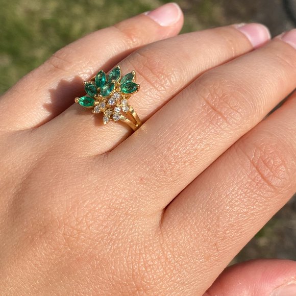 Vintage Emerald and Natural Diamond Cocktail Ring in Yellow Gold - Picture 9 of 11
